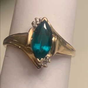 10k yellow gold lab created emerald ring